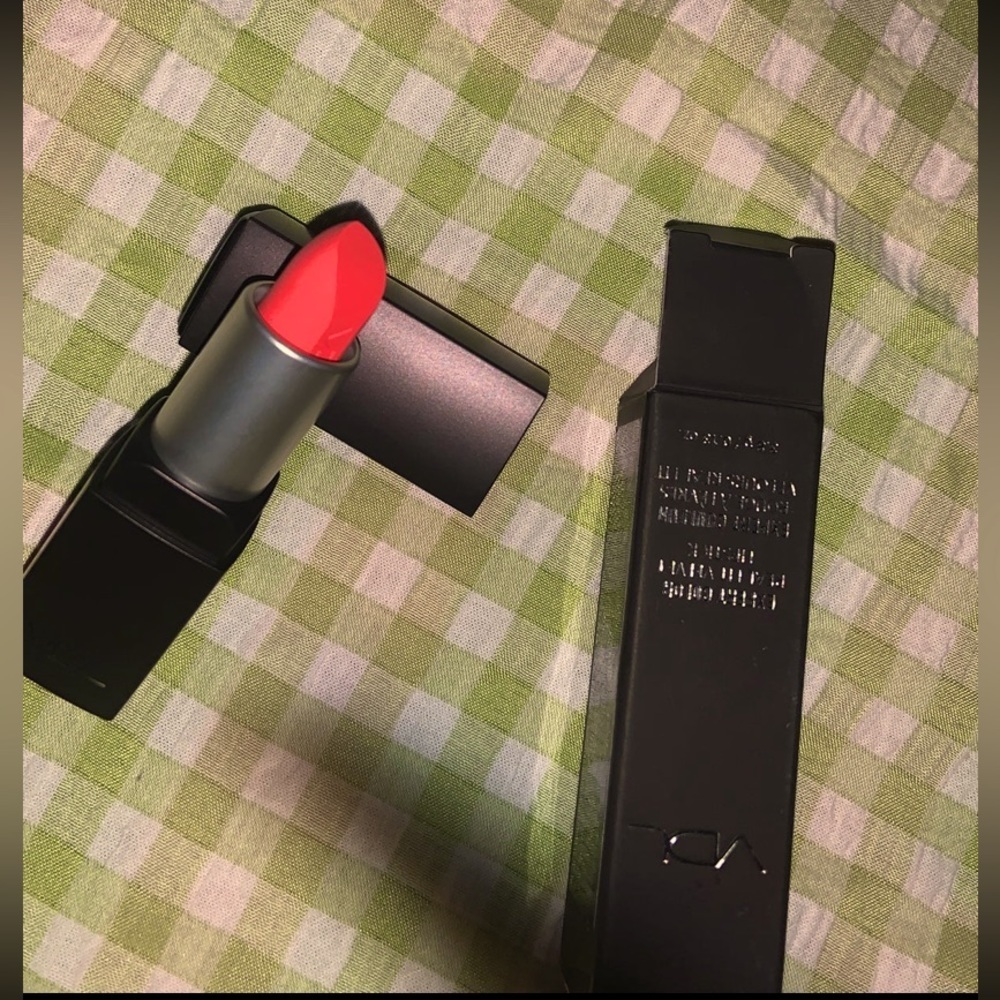 Vdl matte lipstick